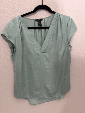 H&M Mint Green V-Neck Short Sleeve Blouse Womens Size 6